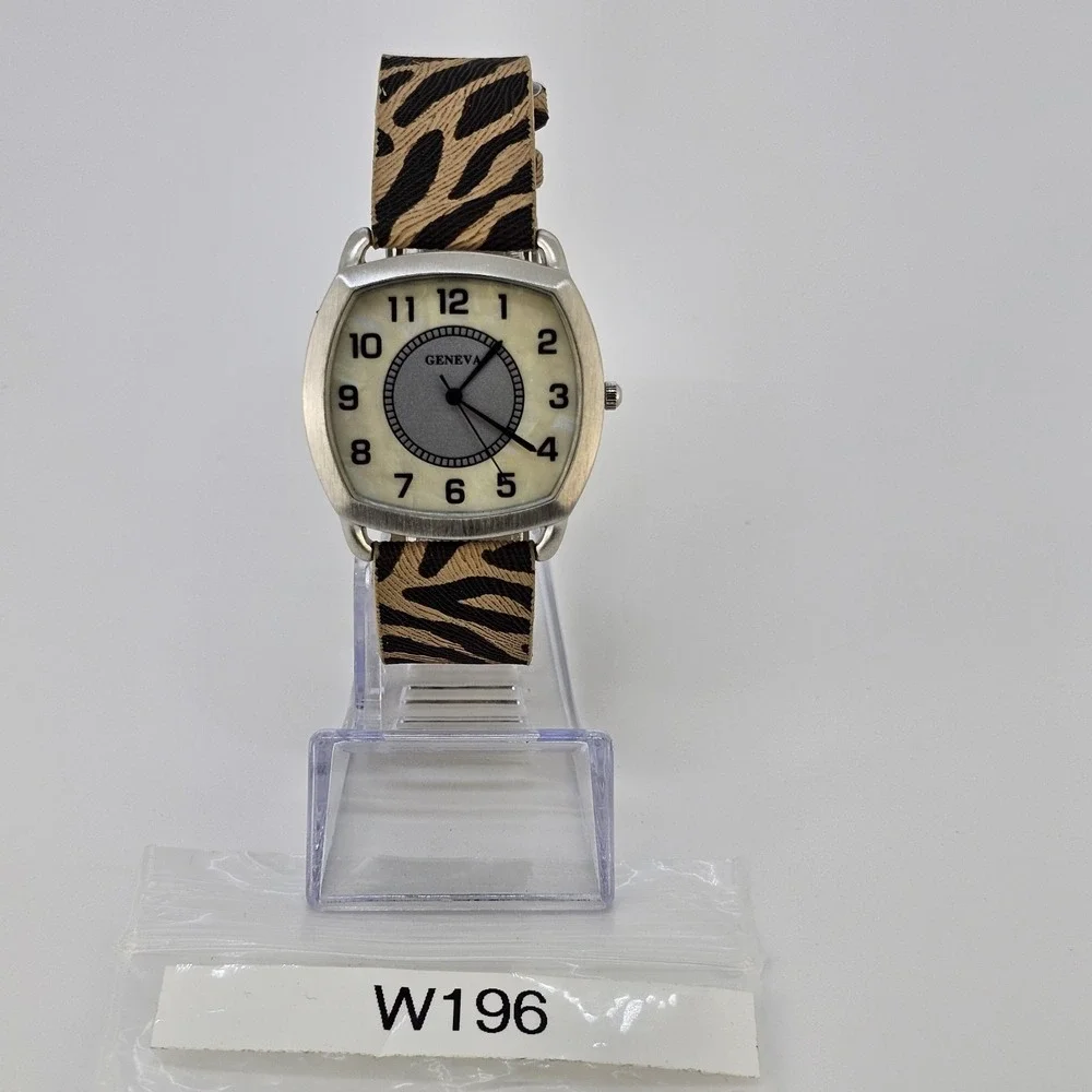 Women's Analog Watch 37MM Cream Dial Animal Print Faux Leather Bands NEW Battery